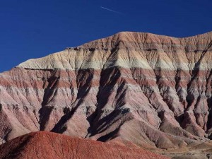 rondreis amerika arizona usa painted desert mountain with colored layers