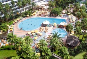 tuin en zwembad hotel Eugenia victoria playa del ingles gran canaria